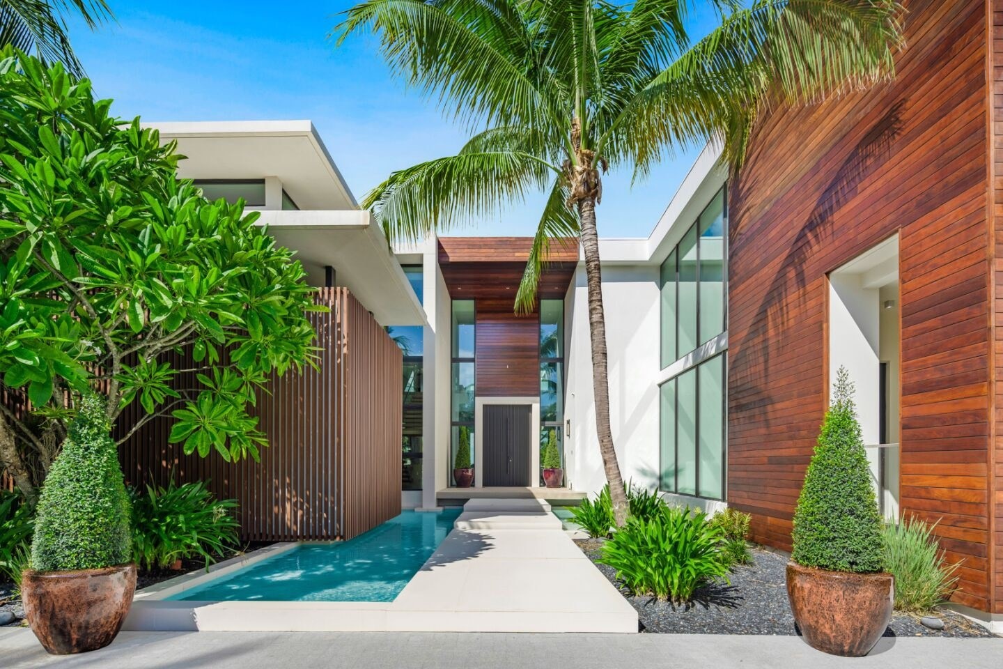 Bên trong căn biệt thự 29,5 triệu USD ở bãi biển Miami