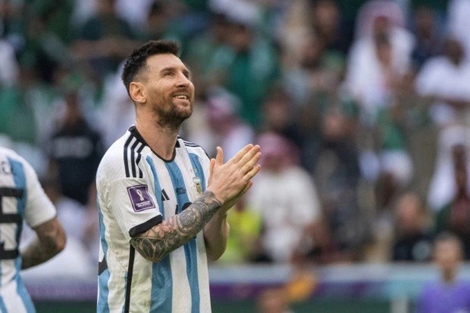 Messi bị cổ động viên chỉ trích sau trận thua sốc của Argentina