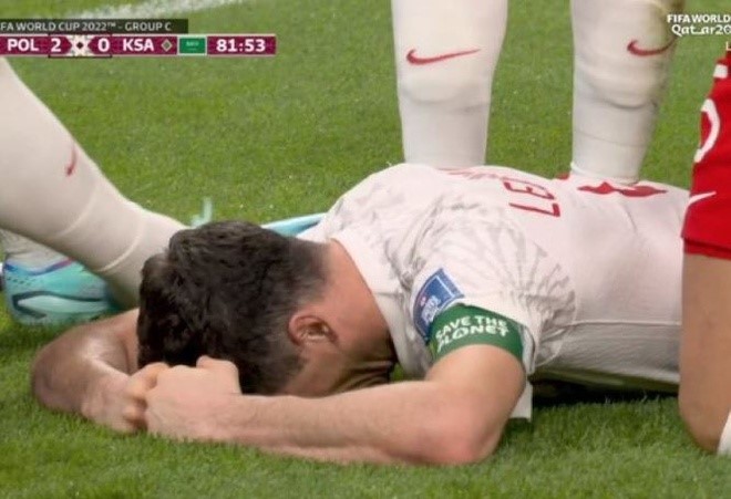 Lewandowski khóc sau khi ghi bàn đầu tiên tại World Cup