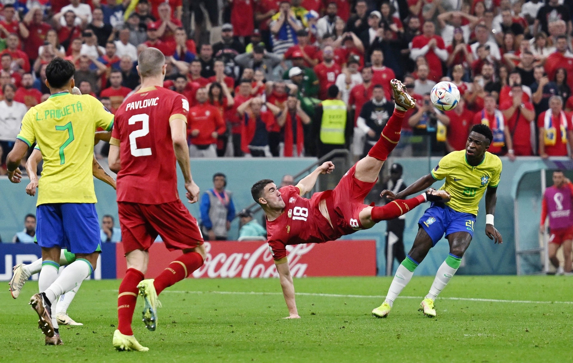 Richarlison lập cú đúp trong trận thắng 2-0 của Brazil