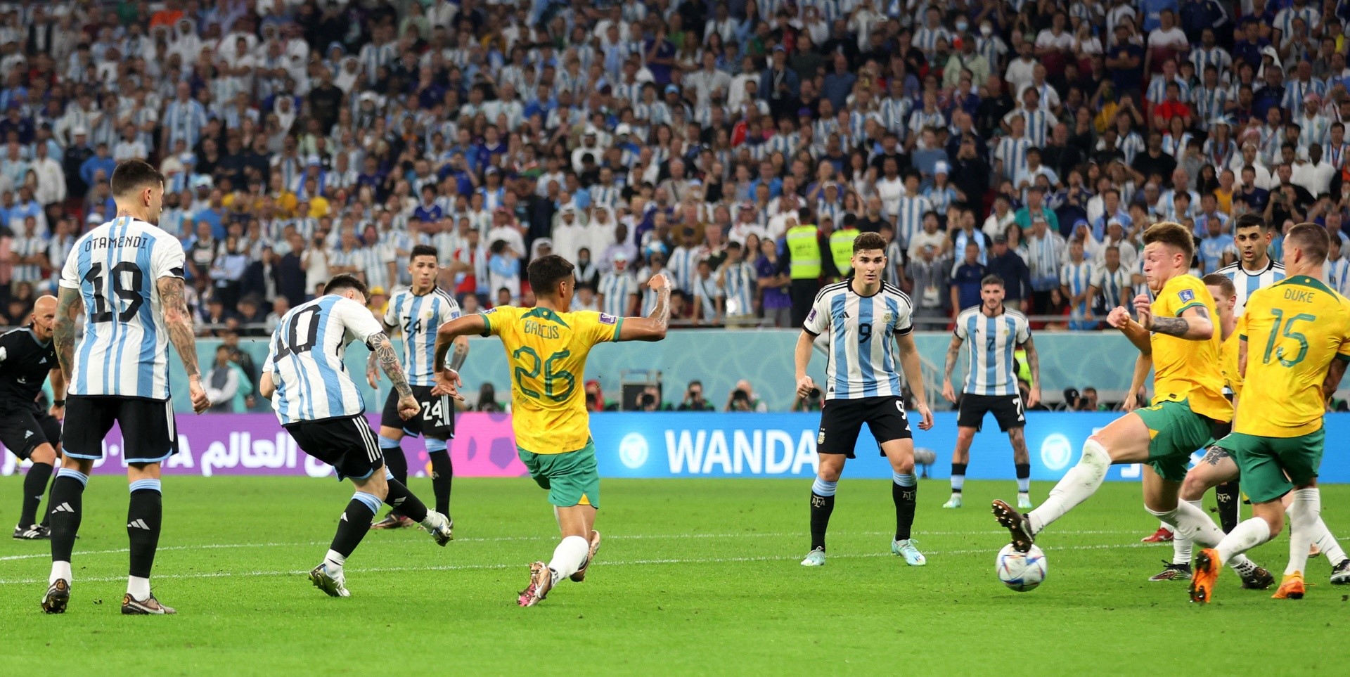 Messi tỏa sáng trong ngày Argentina vào tứ kết World Cup