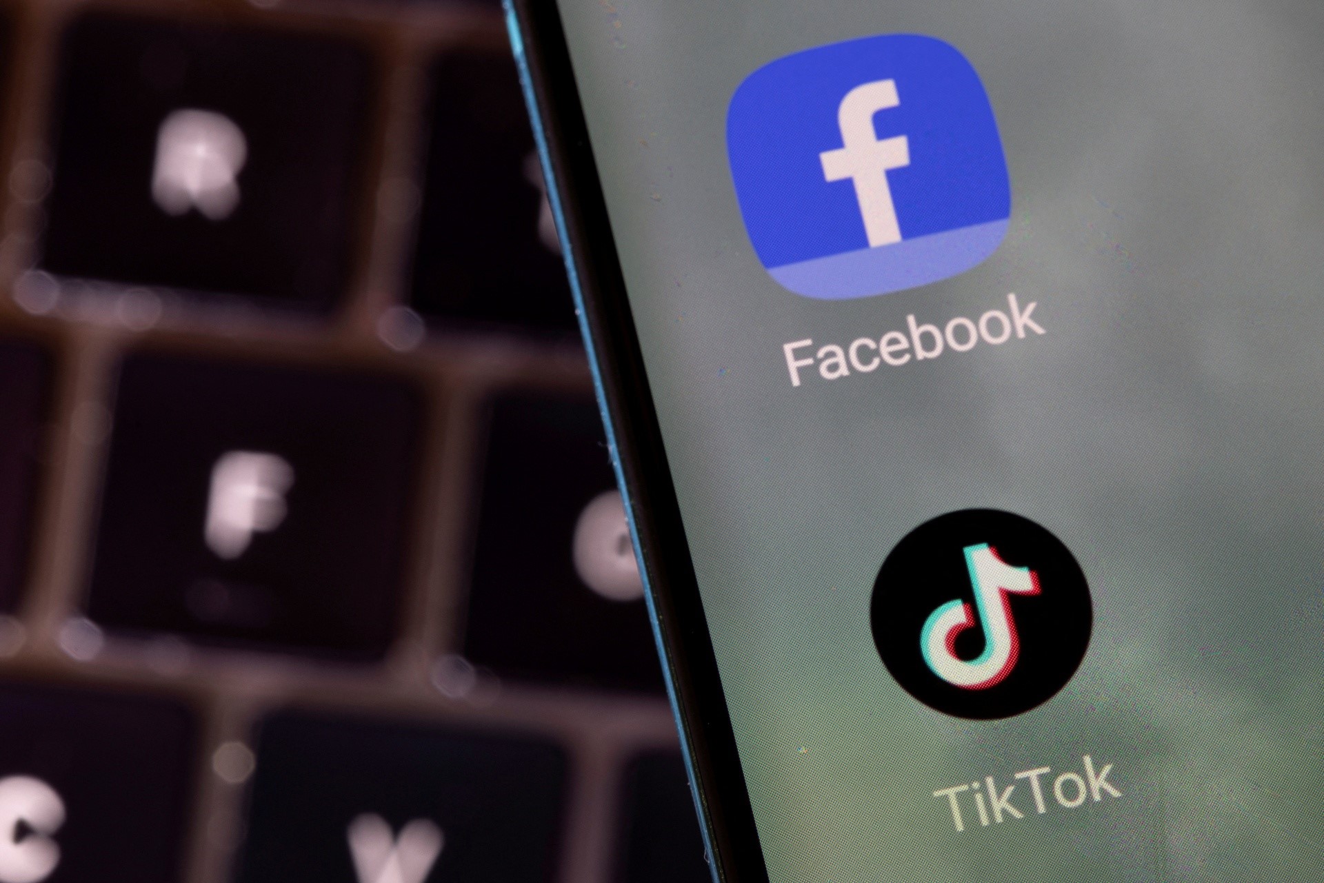 Facebook, Google, Apple nộp gần 1.800 tỷ đồng thuế đầu năm