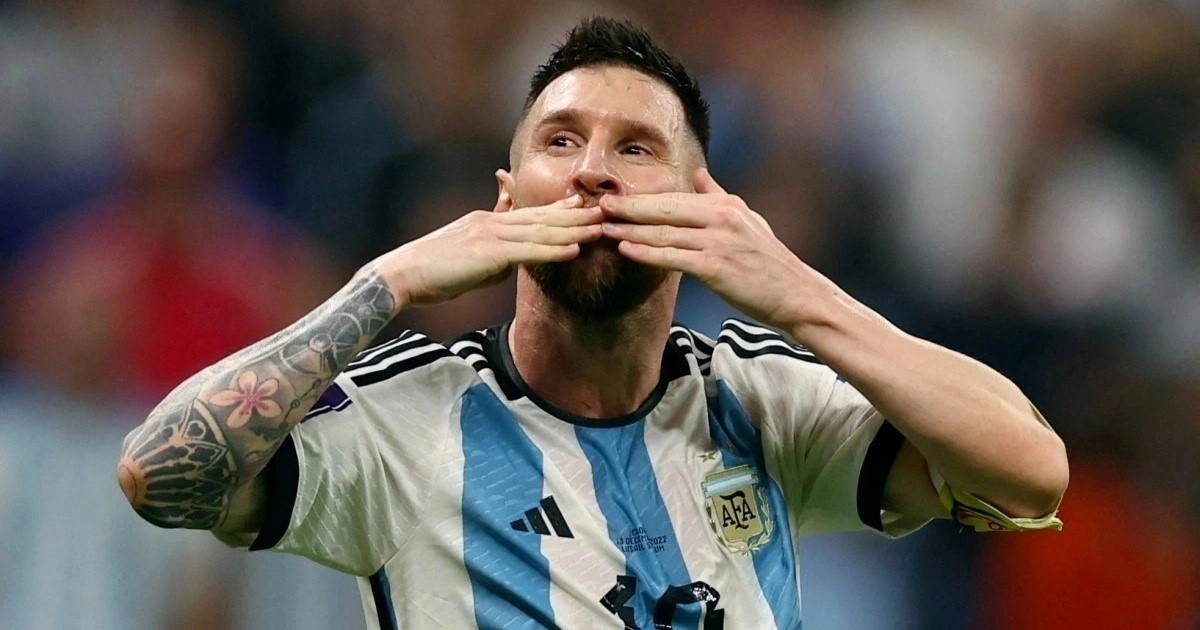 Messi ở lại PSG