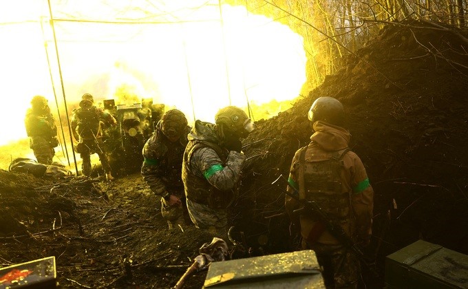 Giao tranh khốc liệt chưa từng thấy, Ukraine dồn lực giữ pháo đài miền Đông