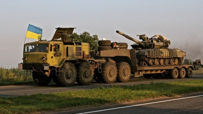 Ukraine dồn quân chọc thủng tuyến đường huyết mạch, bắn cháy trực thăng Nga