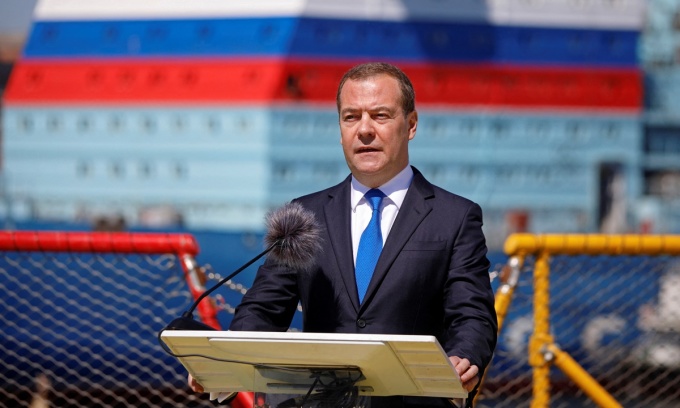 Ông Medvedev nêu khả năng Nga buộc phải dùng vũ khí hạt nhân