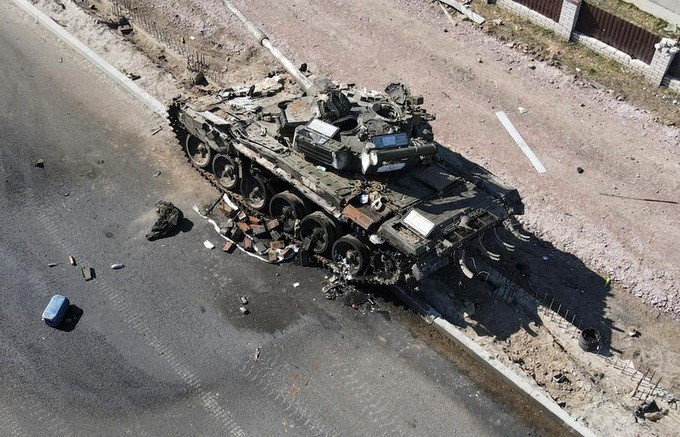 Ukraine chuyển xe tăng Nga bị bắt giữ đến Anh