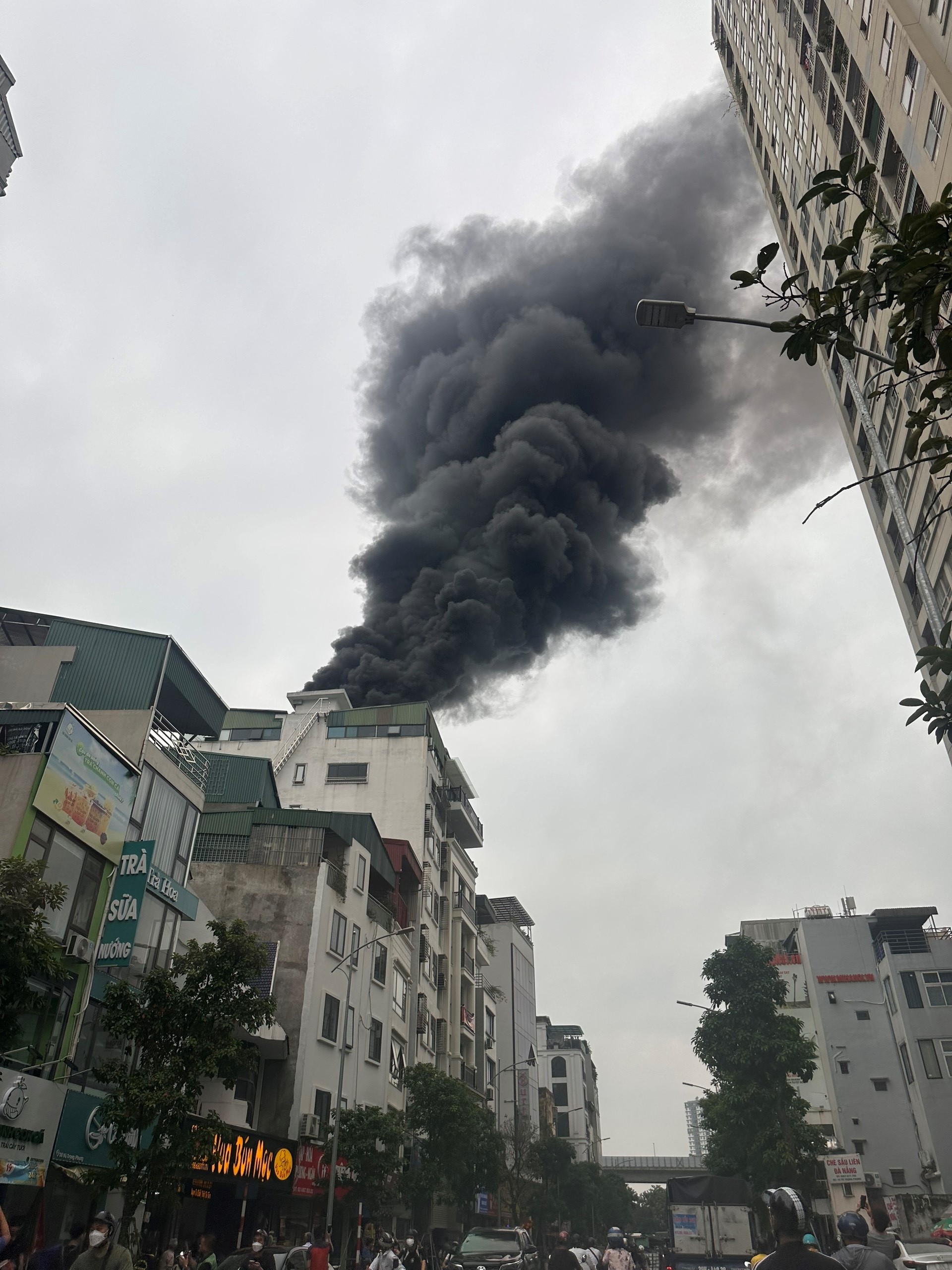 Người cắt, hàn gây cháy nhà 8 tầng ở Hà Nội bị phạt 12,5 triệu đồng