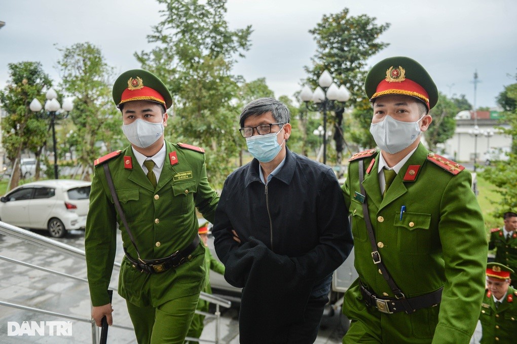 Ông Chu Ngọc Anh "quên trả lại tiền cho Việt Á vì bận chống dịch"